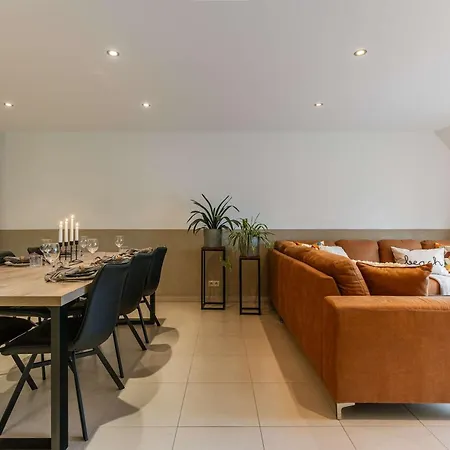 Cozy With Balcony With Parking