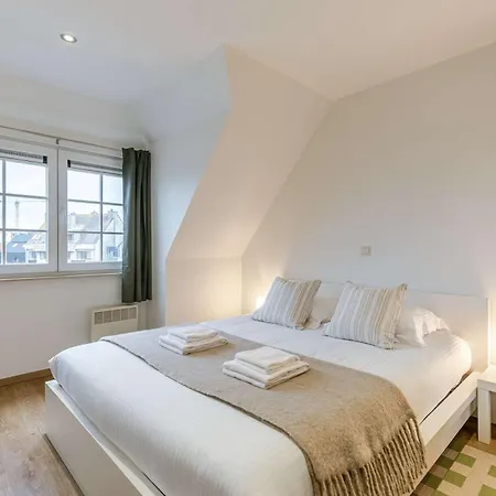 Cozy With Balcony With Parking De Haan