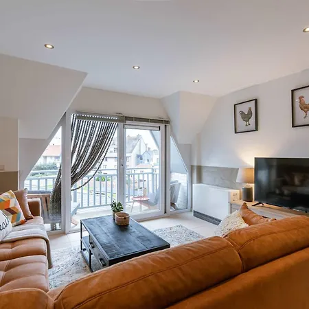Cozy With Balcony With Parking Apartamento De Haan